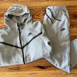 Nike Tech Sweatsuit